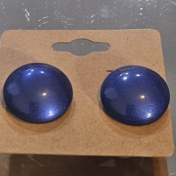 Vintage Classic Circle Clip On Earrings - Picture 5 of 5